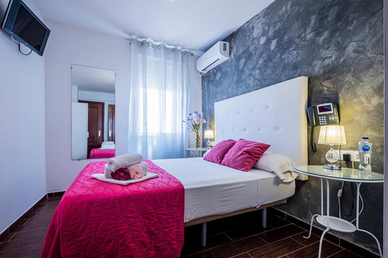 Hotel Noches De Triana à Séville Extérieur photo