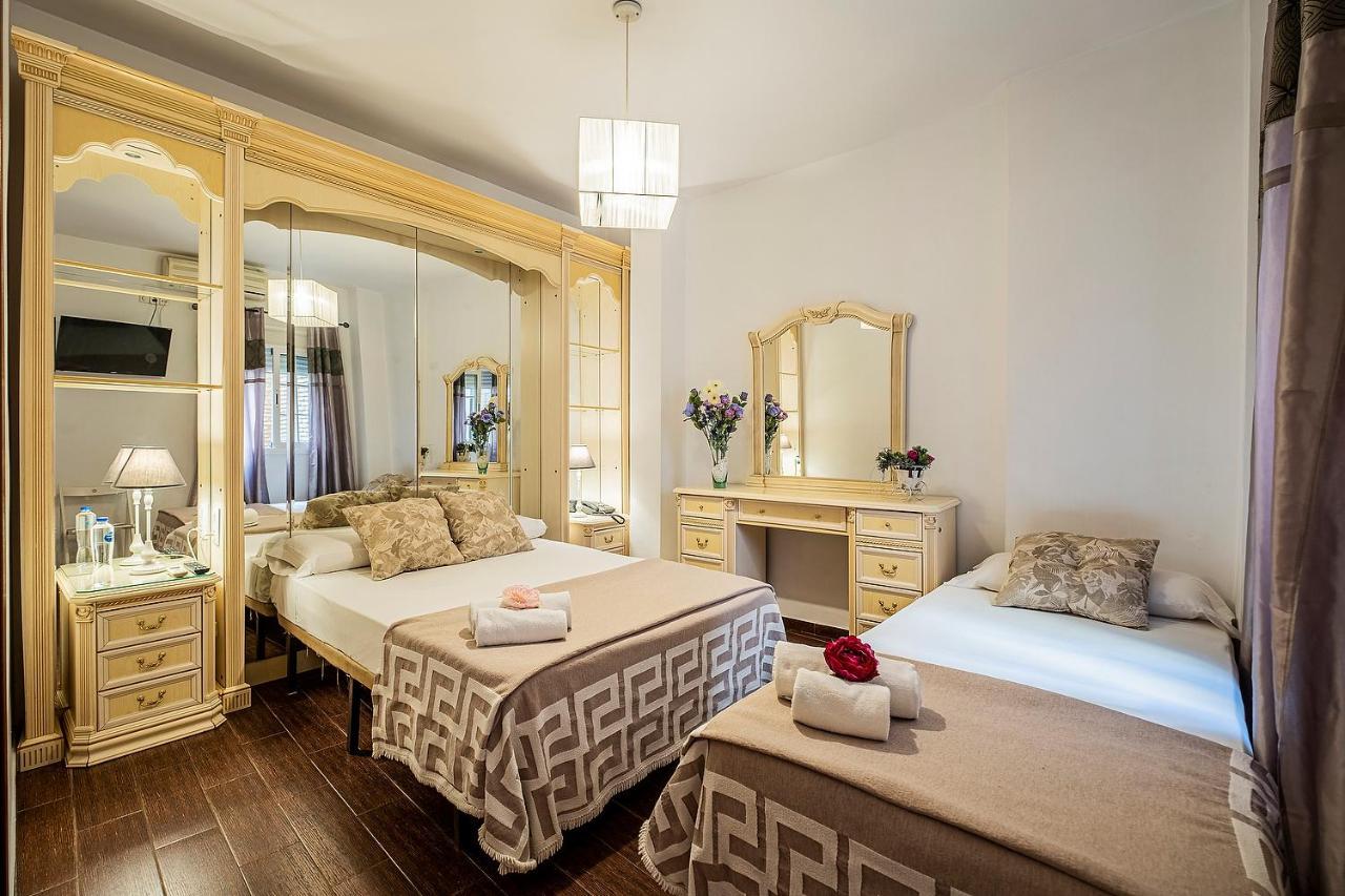 Hotel Noches De Triana à Séville Extérieur photo