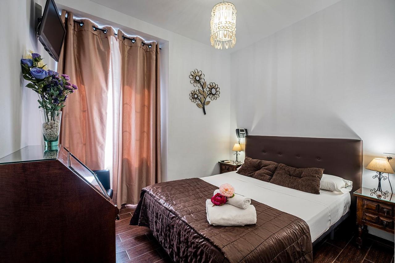 Hotel Noches De Triana à Séville Extérieur photo