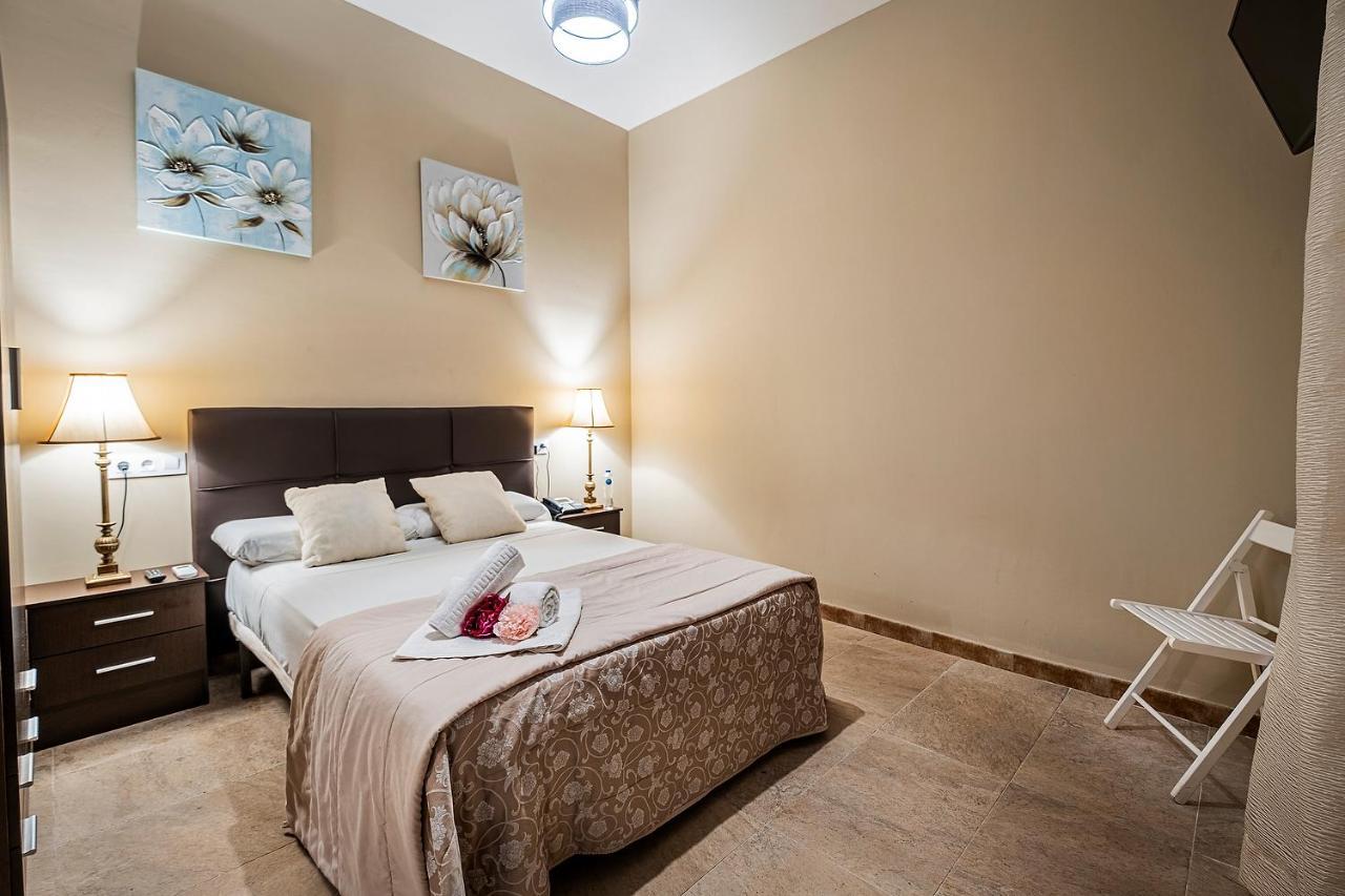 Hotel Noches De Triana à Séville Extérieur photo