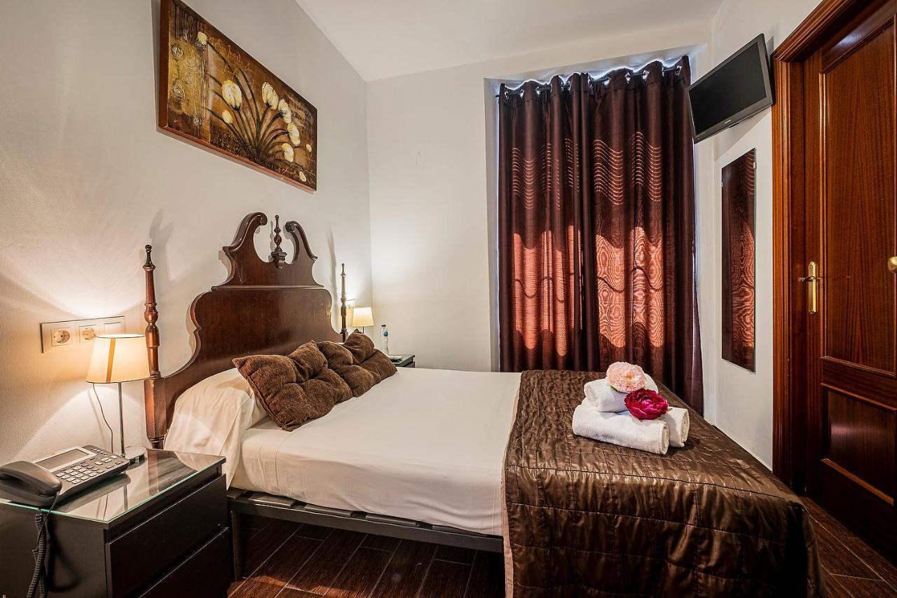 Hotel Noches De Triana à Séville Extérieur photo