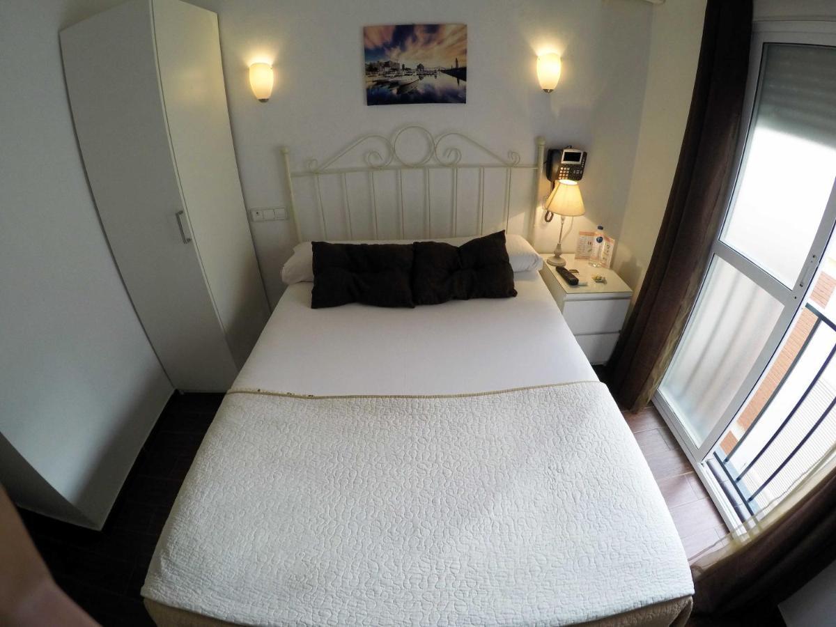 Hotel Noches De Triana à Séville Extérieur photo